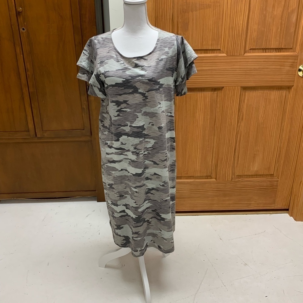 Ingrid & Isabel maternity T shirt dress large ruffle sleeve scoop neck